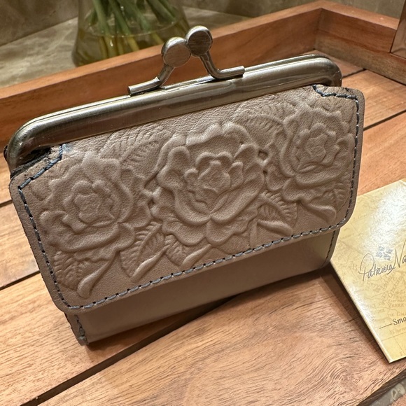 Patricia Nash Astor wallet NWT Safflower Blue Color (blue and grey) $79 small - Picture 1 of 15